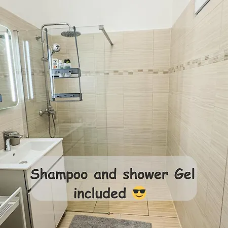 Parisian Chic Center *