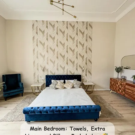 Parisian Chic Center