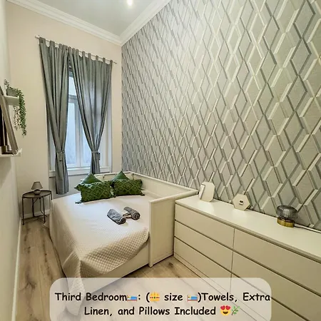 Parisian Chic Center *