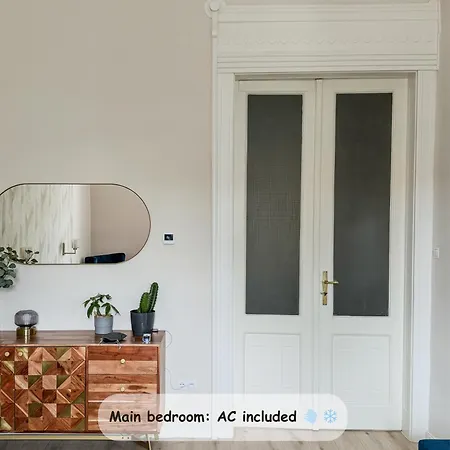 Parisian Chic Center